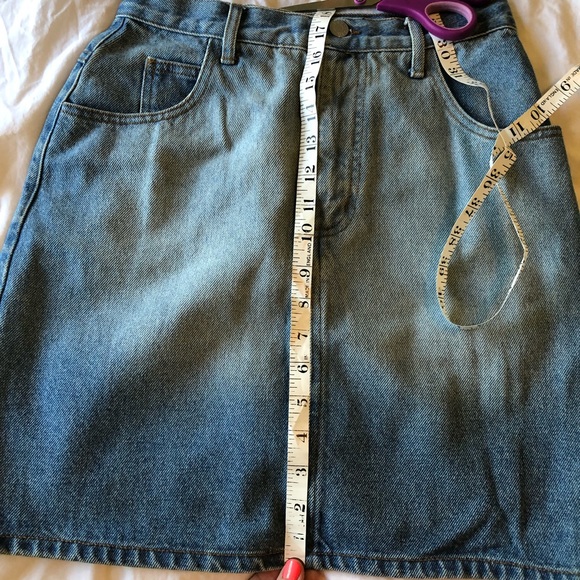Vintage Guess jean pencil skirt. - Picture 10 of 10